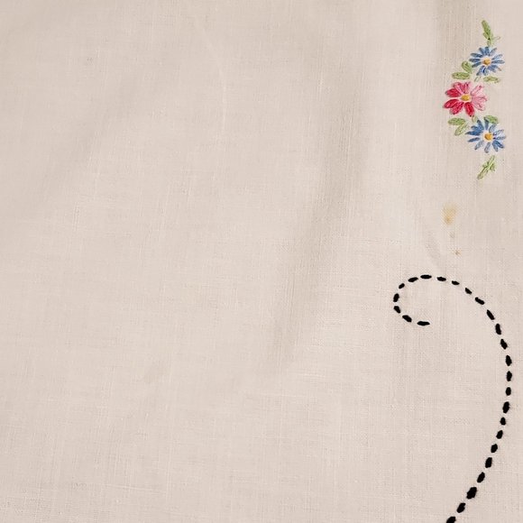 1960's Vintage Dresser/Table Scarf Hand Embroidered & Crocheted 12” X 33" - Picture 9 of 12